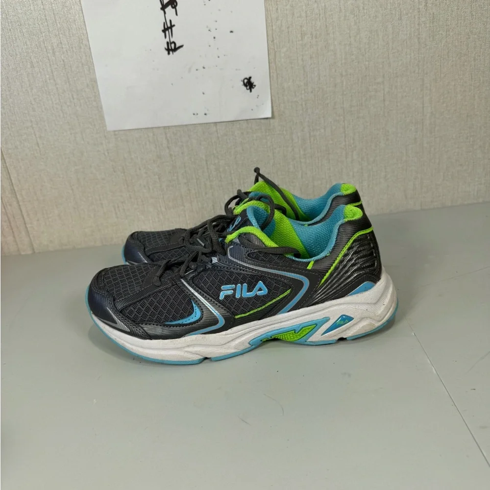 Fila Windshift Women’s Sneakers. Size‎ 9